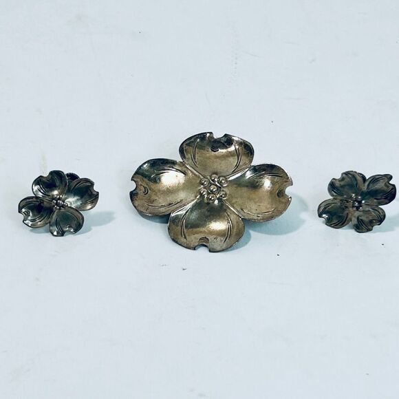 Vintage Stuart Nye RARE SET Sterling Silver Dogwood Floral Brooch and Earrings - Picture 2 of 13